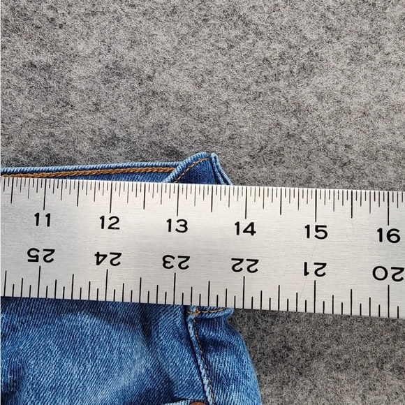 ⚡️Levi’s Ribcage Shorts⚡️ - Picture 6 of 7